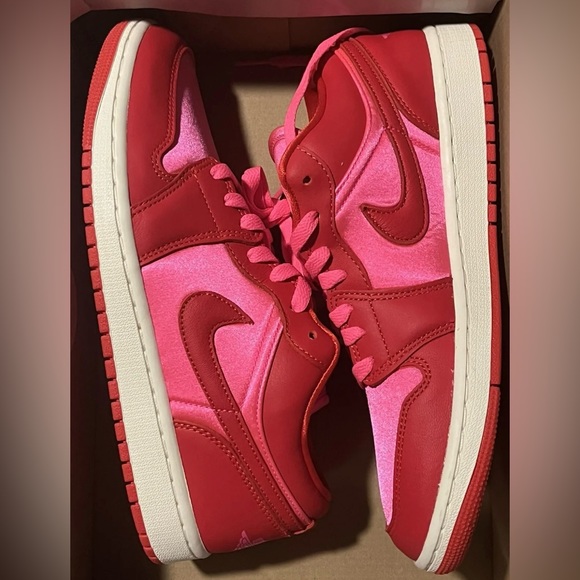 NEW Air Jordan 1 Low SE Pink Blast Valentines Day - Picture 8 of 10